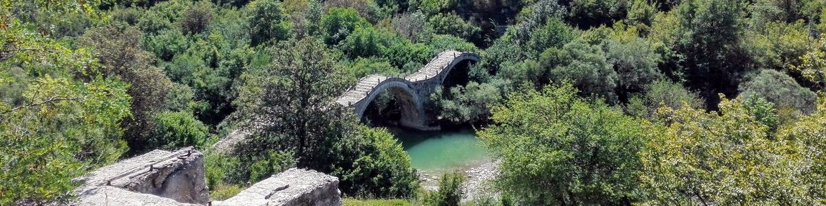 De Plakida-Kalogeriko brug in Zagoria, Griekenland