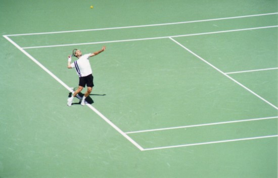 Andre Agassi in actie op de Australian Open.