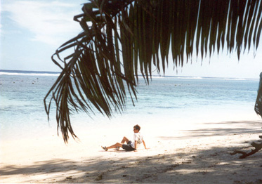 En overal nog steeds perfecte, lege stranden op Rarotonga. (The Cook Islands - 1997)