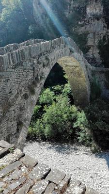 De Kokkori brug in Zagoria. (Griekenland - 2018)