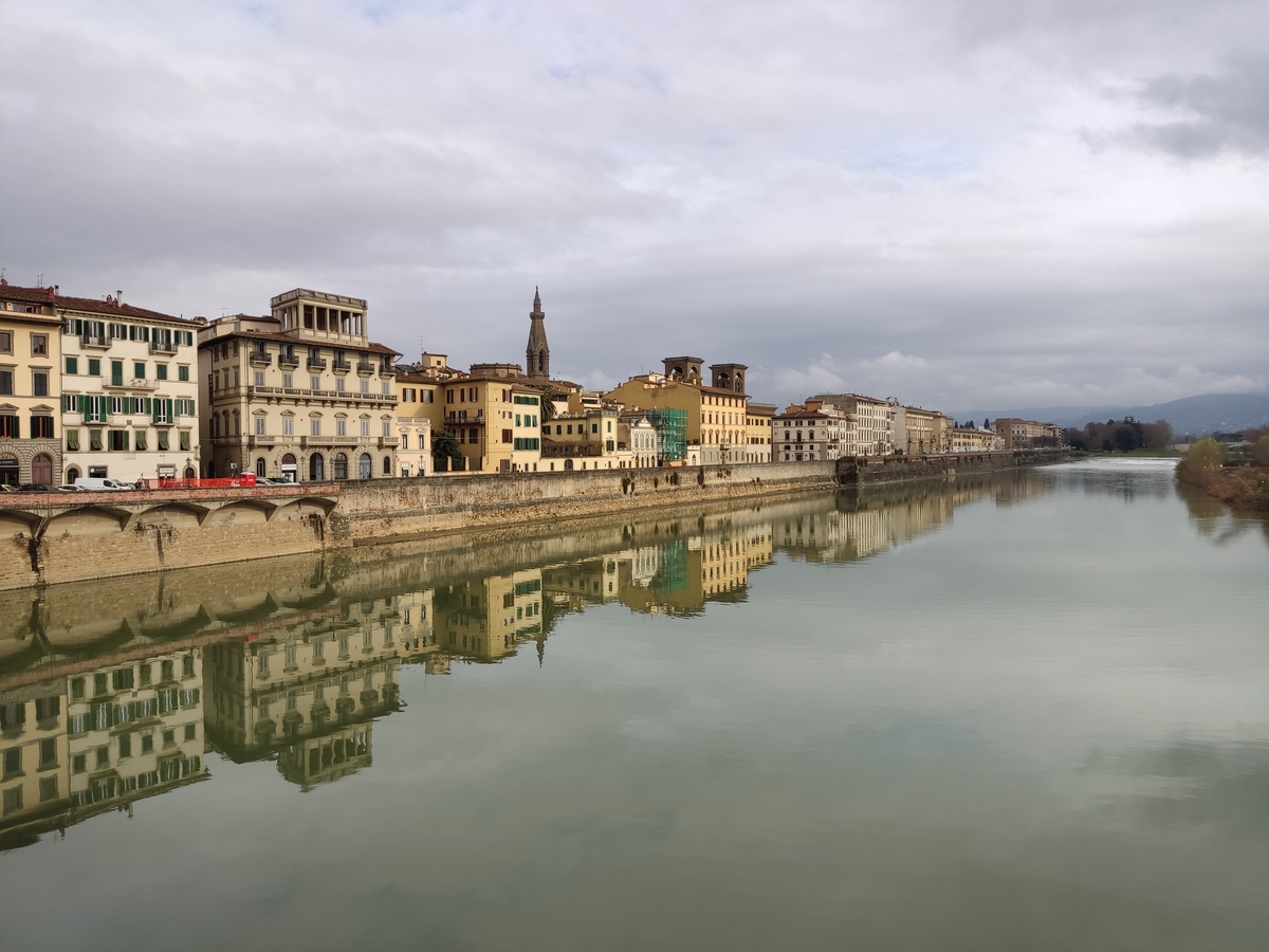 De Arno rivier in Florence (Italië - 2022)