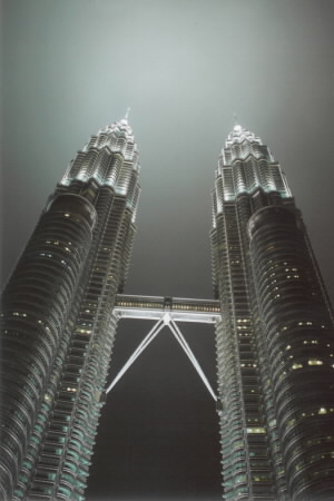 Petronas Towers by night, Kuala Lumpur. (Maleisië - 2002)