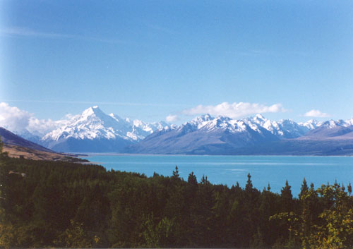 Lake Pukaki en Mt. Cook (links).