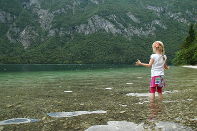 Het meer van Bohinj. (Slovenië - 2014)
