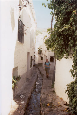 De kleine straatjes van Pampaneira. (Spanje - 2003)