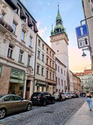 Typisch straatbeeld in Brno (Tsjechië - 2023)