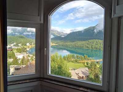 Uitzicht vanuit hotel Sankt Moritz (Zwitserland - 2023)